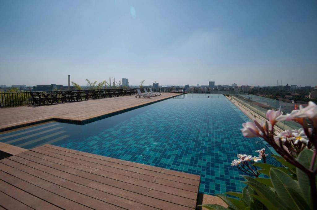 Sky City Hotel Вьентьян Экстерьер фото
