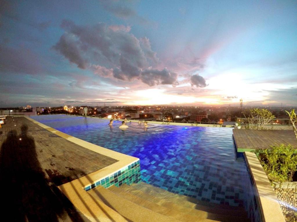 Sky City Hotel Вьентьян Экстерьер фото